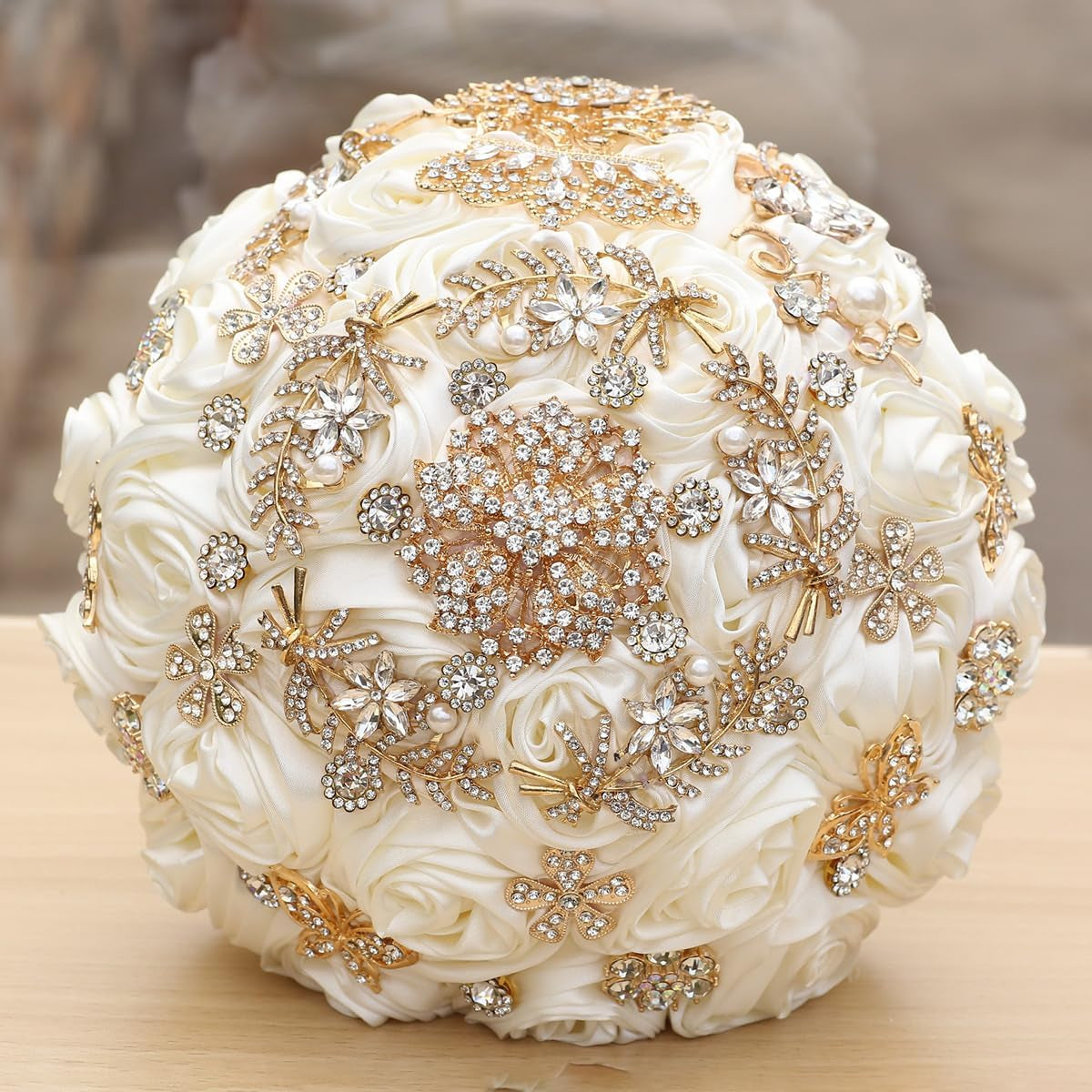 Handmade Wedding Flowers Bouquet round Holding Bridal Bouquet Artificial Satin Roses Bunch for Bride Bridesmaid Wedding Quinceanera