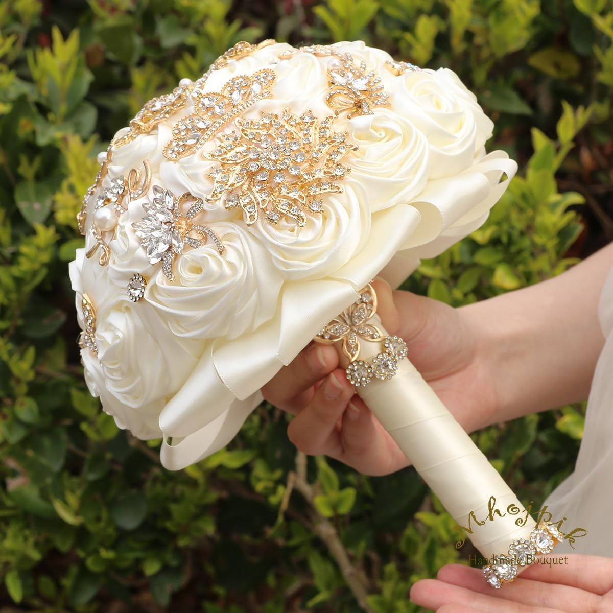 Handmade Wedding Flowers Bouquet round Holding Bridal Bouquet Artificial Satin Roses Bunch for Bride Bridesmaid Wedding Quinceanera