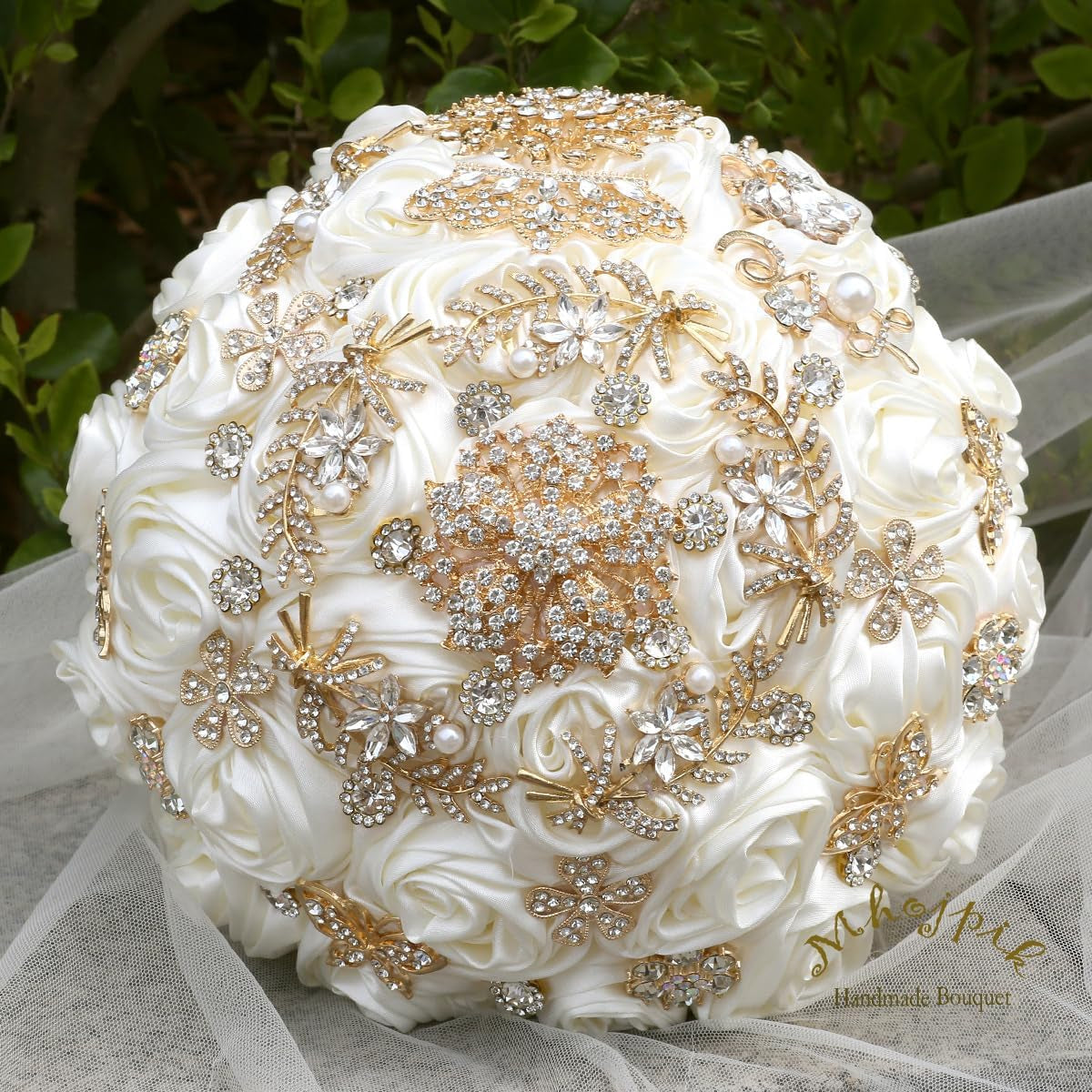 Handmade Wedding Flowers Bouquet round Holding Bridal Bouquet Artificial Satin Roses Bunch for Bride Bridesmaid Wedding Quinceanera