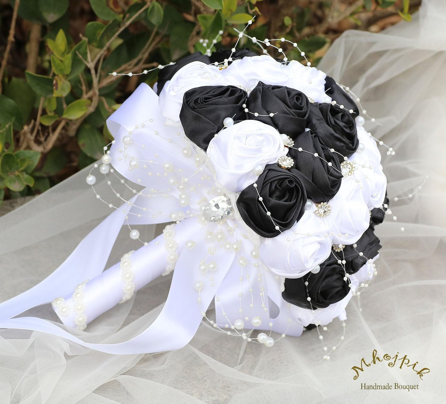 Bridal Wedding Bouquet round Bling Brooch Bouquet Throw Toss Artificial Rose Flower Bunch for Bride Bridesmaid Wedding Quinceanera(White & Black, 7.5")