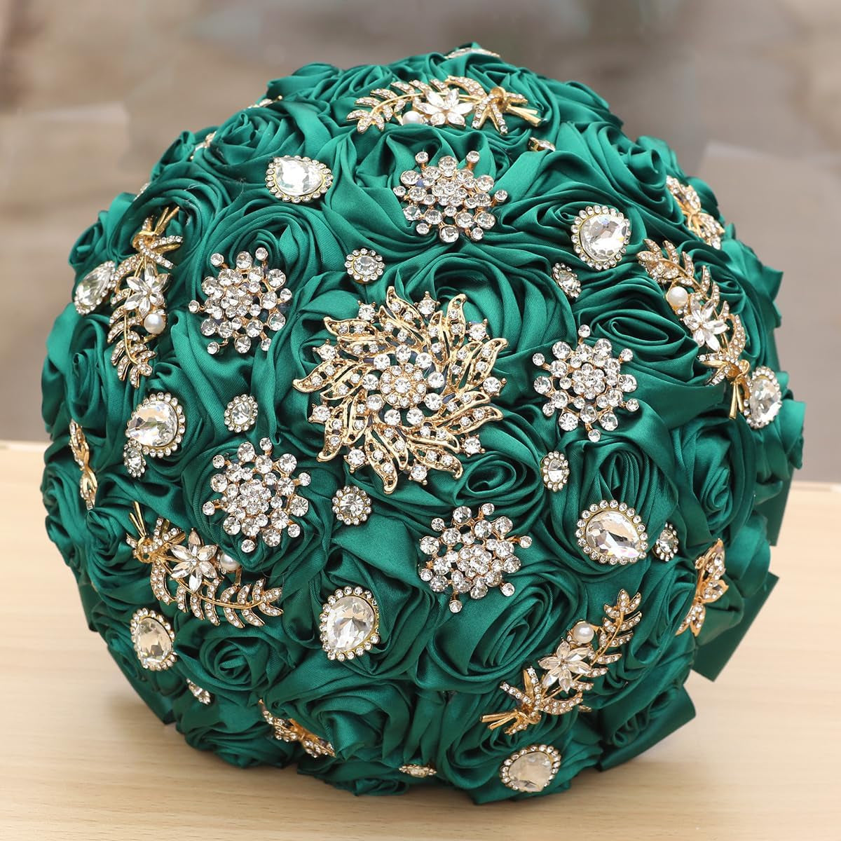 Handmade Wedding Flowers Bouquet round Holding Bridal Bouquet Artificial Satin Roses Bunch for Bride Bridesmaid Wedding Quinceanera