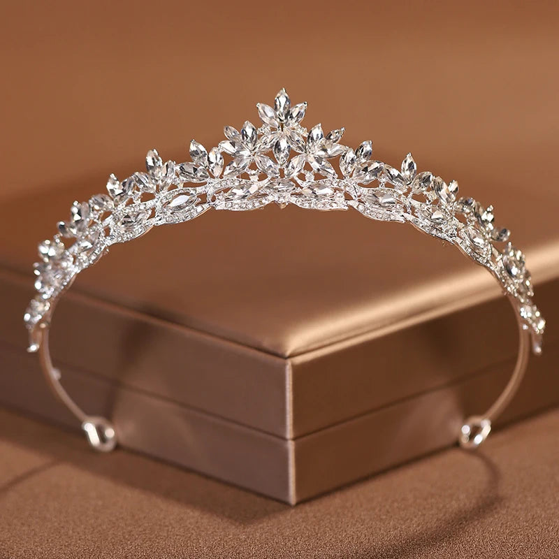 Silver Bridal Crown & Tiara – Elegant Women’s Wedding Headwear for Brides, Birthdays & Special Occasions