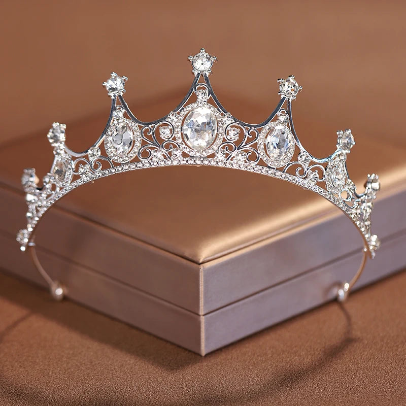 Silver Bridal Crown & Tiara – Elegant Women’s Wedding Headwear for Brides, Birthdays & Special Occasions
