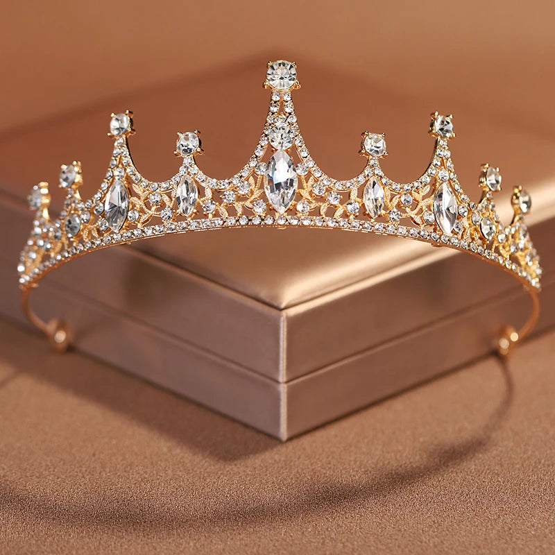 Silver Bridal Crown & Tiara – Elegant Women’s Wedding Headwear for Brides, Birthdays & Special Occasions