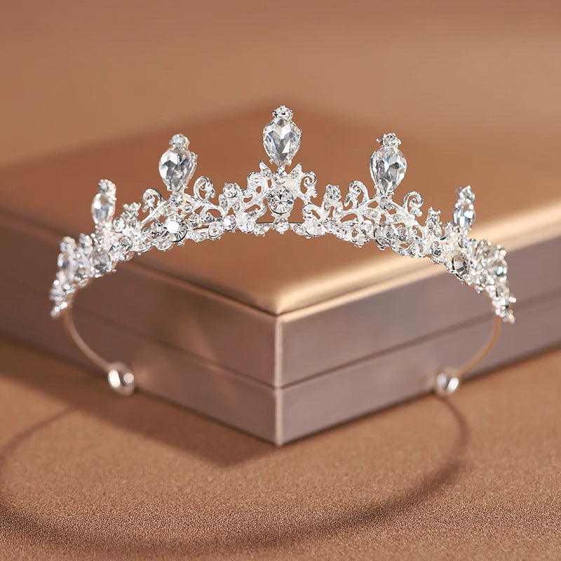 Silver Bridal Crown & Tiara – Elegant Women’s Wedding Headwear for Brides, Birthdays & Special Occasions