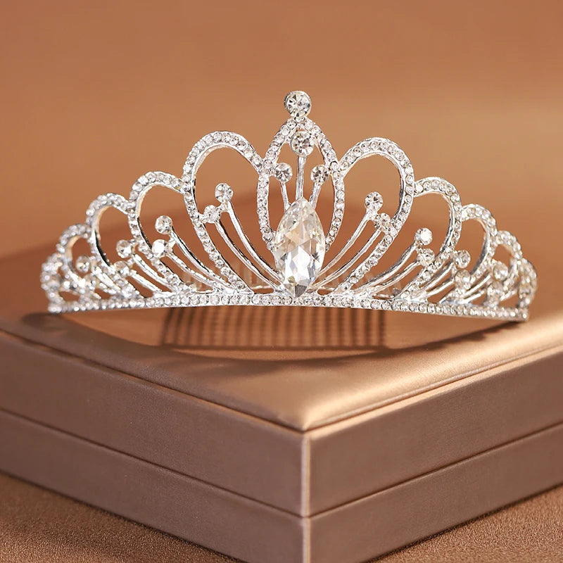 Silver Bridal Crown & Tiara – Elegant Women’s Wedding Headwear for Brides, Birthdays & Special Occasions