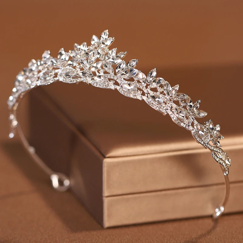 Silver Bridal Crown & Tiara – Elegant Women’s Wedding Headwear for Brides, Birthdays & Special Occasions