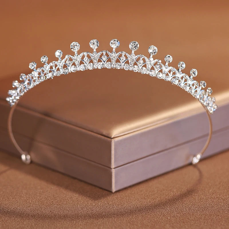 Silver Bridal Crown & Tiara – Elegant Women’s Wedding Headwear for Brides, Birthdays & Special Occasions