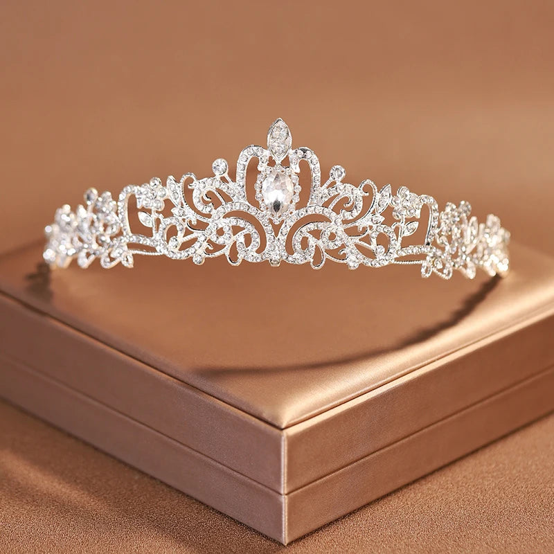 Silver Bridal Crown & Tiara – Elegant Women’s Wedding Headwear for Brides, Birthdays & Special Occasions