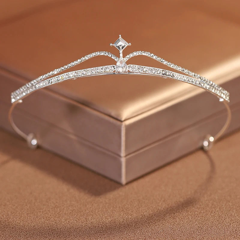 Silver Bridal Crown & Tiara – Elegant Women’s Wedding Headwear for Brides, Birthdays & Special Occasions