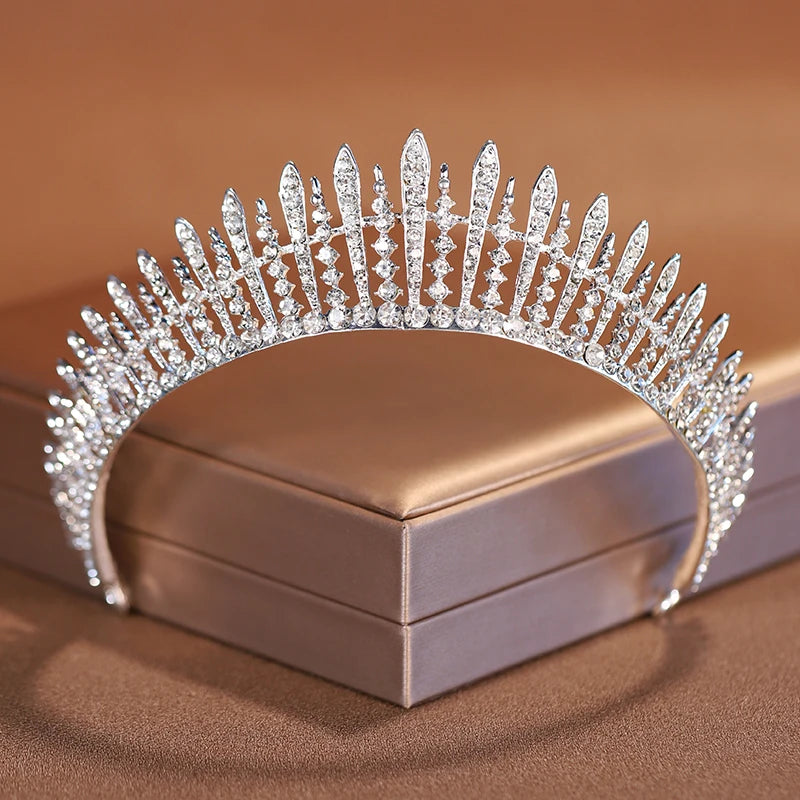 Silver Bridal Crown & Tiara – Elegant Women’s Wedding Headwear for Brides, Birthdays & Special Occasions