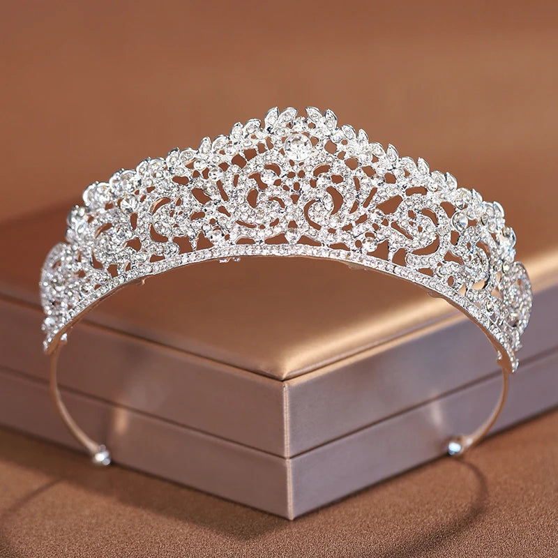 Silver Bridal Crown & Tiara – Elegant Women’s Wedding Headwear for Brides, Birthdays & Special Occasions