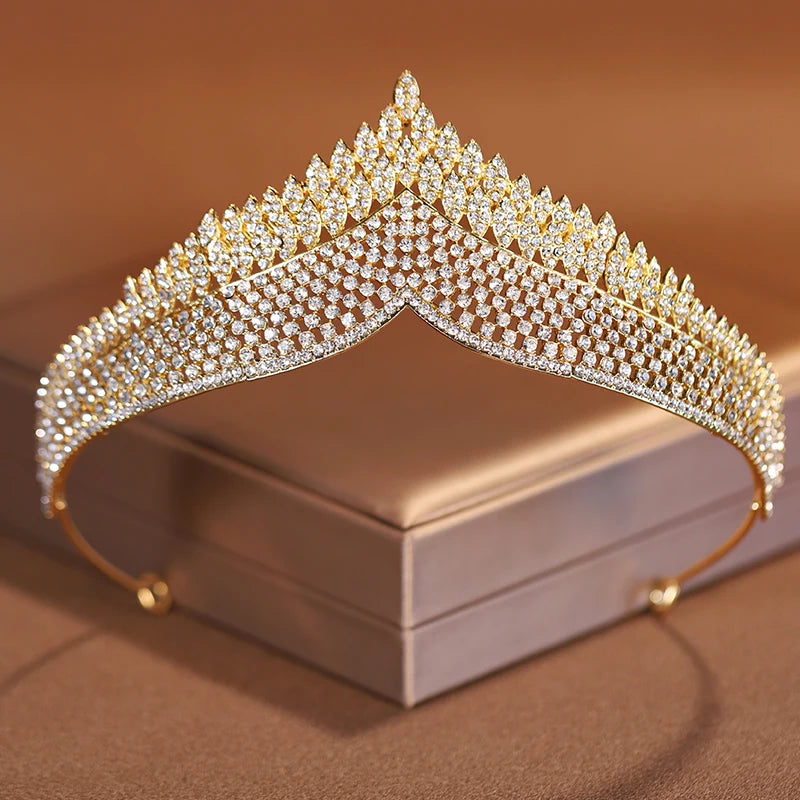 Silver Bridal Crown & Tiara – Elegant Women’s Wedding Headwear for Brides, Birthdays & Special Occasions