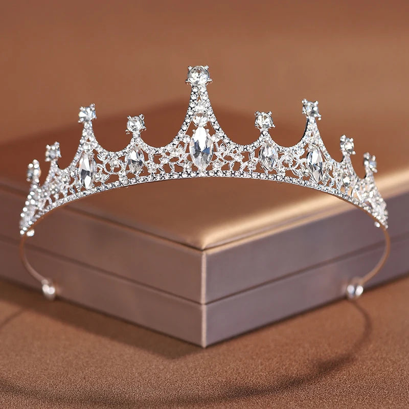 Silver Bridal Crown & Tiara – Elegant Women’s Wedding Headwear for Brides, Birthdays & Special Occasions