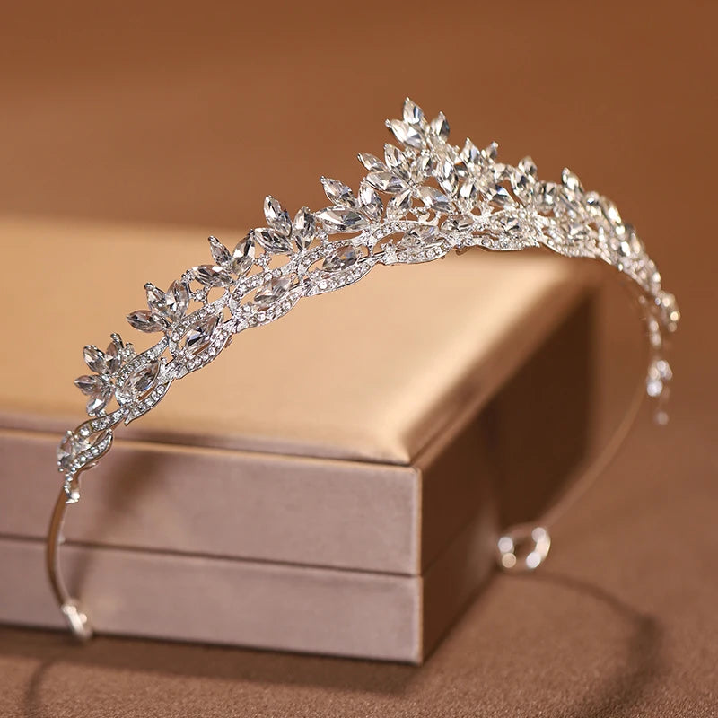 Silver Bridal Crown & Tiara – Elegant Women’s Wedding Headwear for Brides, Birthdays & Special Occasions