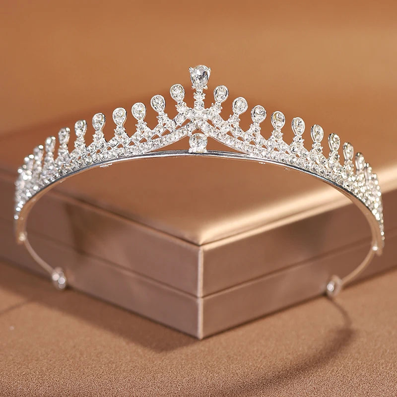 Silver Bridal Crown & Tiara – Elegant Women’s Wedding Headwear for Brides, Birthdays & Special Occasions