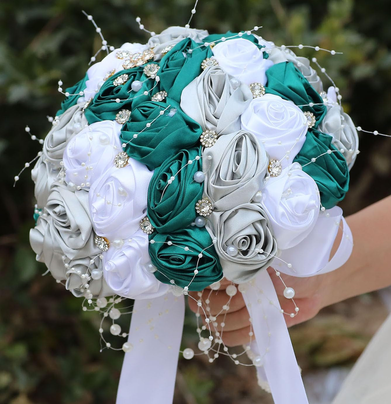 Bridal Wedding Bouquet round Bling Brooch Bouquet Throw Toss Artificial Rose Flower Bunch for Bride Bridesmaid Wedding Quinceanera(White & Black, 7.5")