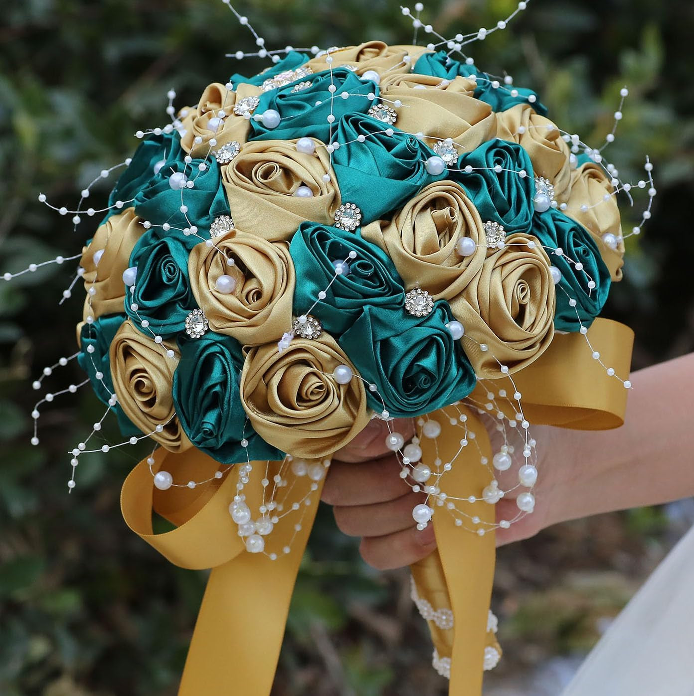 Bridal Wedding Bouquet round Bling Brooch Bouquet Throw Toss Artificial Rose Flower Bunch for Bride Bridesmaid Wedding Quinceanera(White & Black, 7.5")