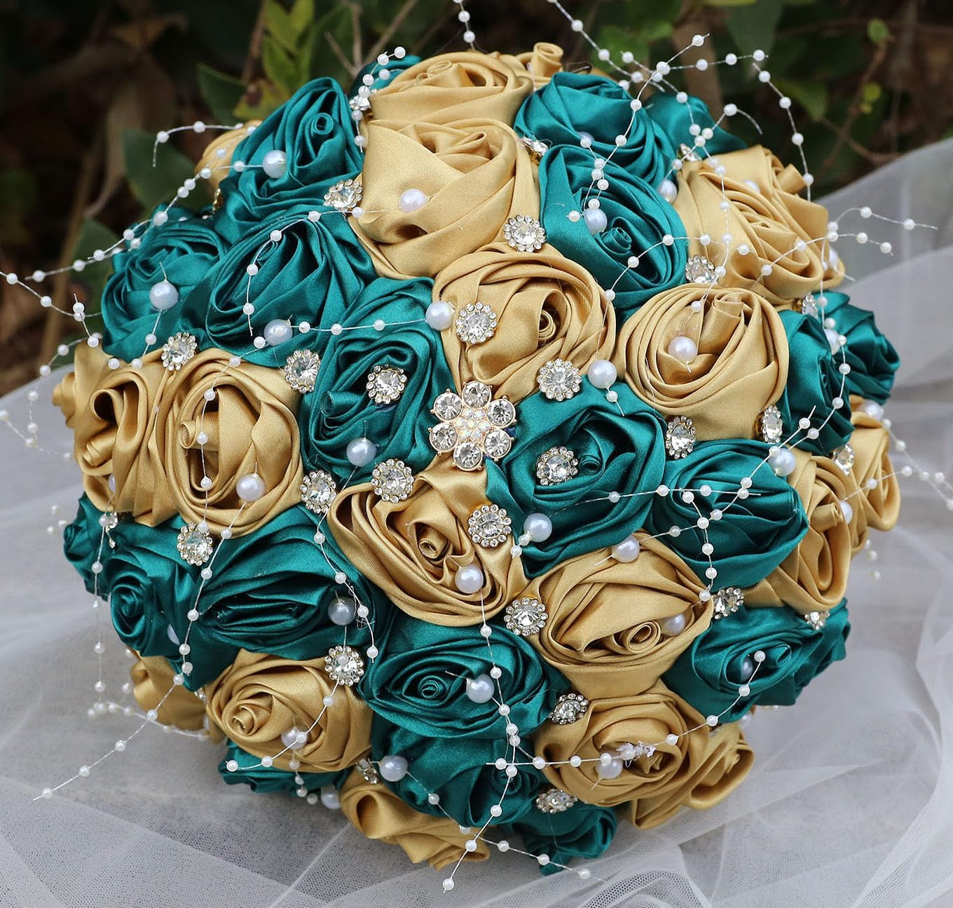 Bridal Wedding Bouquet round Bling Brooch Bouquet Throw Toss Artificial Rose Flower Bunch for Bride Bridesmaid Wedding Quinceanera(White & Black, 7.5")