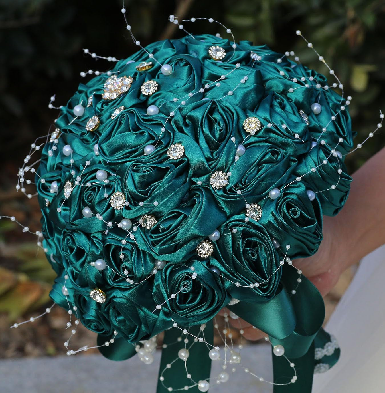 Bridal Wedding Bouquet round Bling Brooch Bouquet Throw Toss Artificial Rose Flower Bunch for Bride Bridesmaid Wedding Quinceanera(White & Black, 7.5")